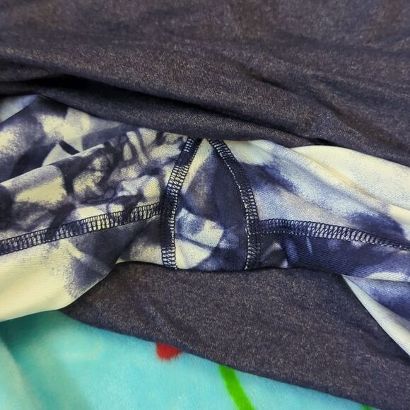 Lululemon Yin To You Crop Pant with Skirt Ink Blot White Blue size 4 - Picture 4 of 4